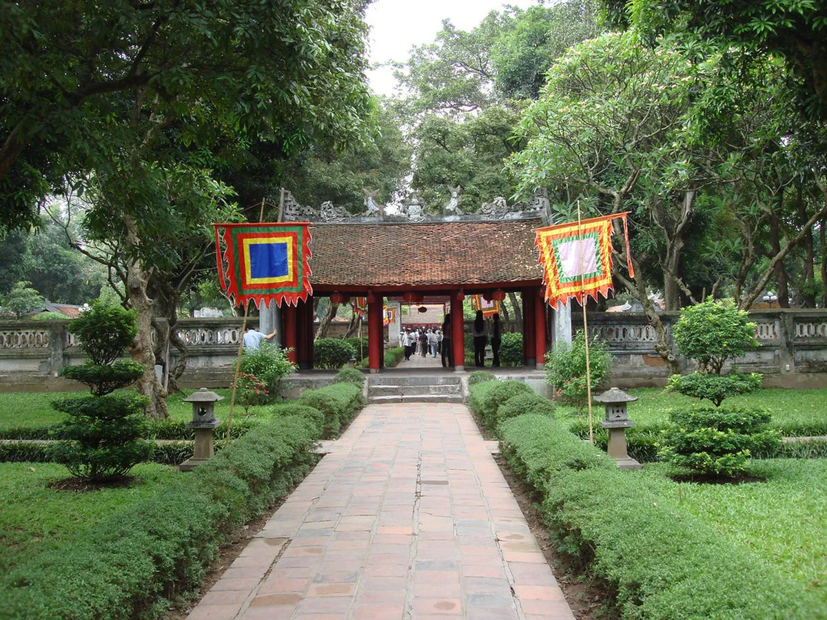 First courtyard - Van Mieu gate - Temple of Literature (Van Mieu)
