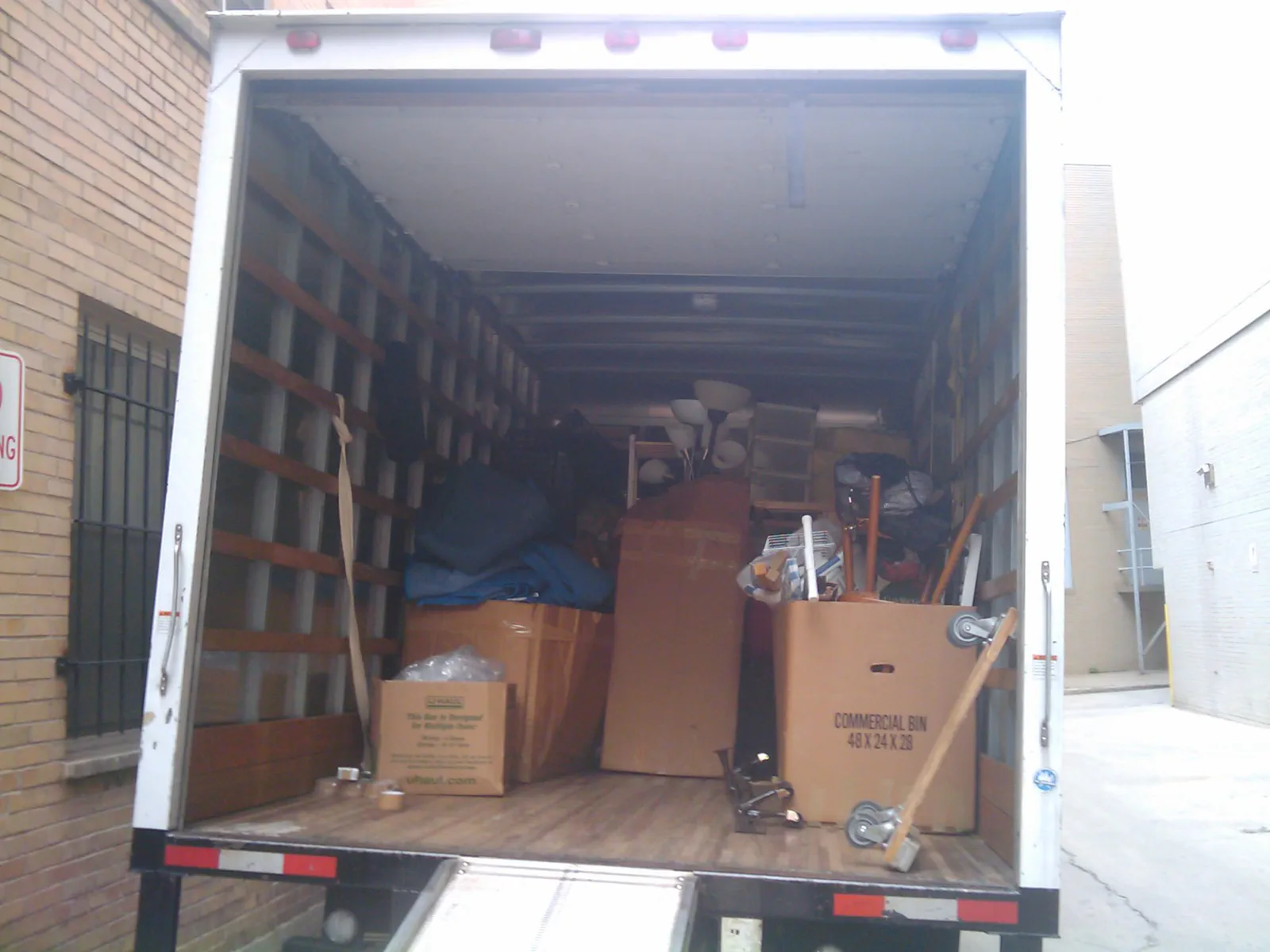 An Overview of Moving Companies and Their Use of Moving Boxes
